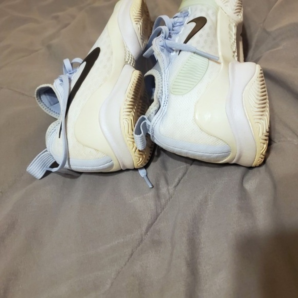 Nike Air Zoom Ultra React Women Tennis Shoes White Light Blue Peach Size 9 - Picture 4 of 8